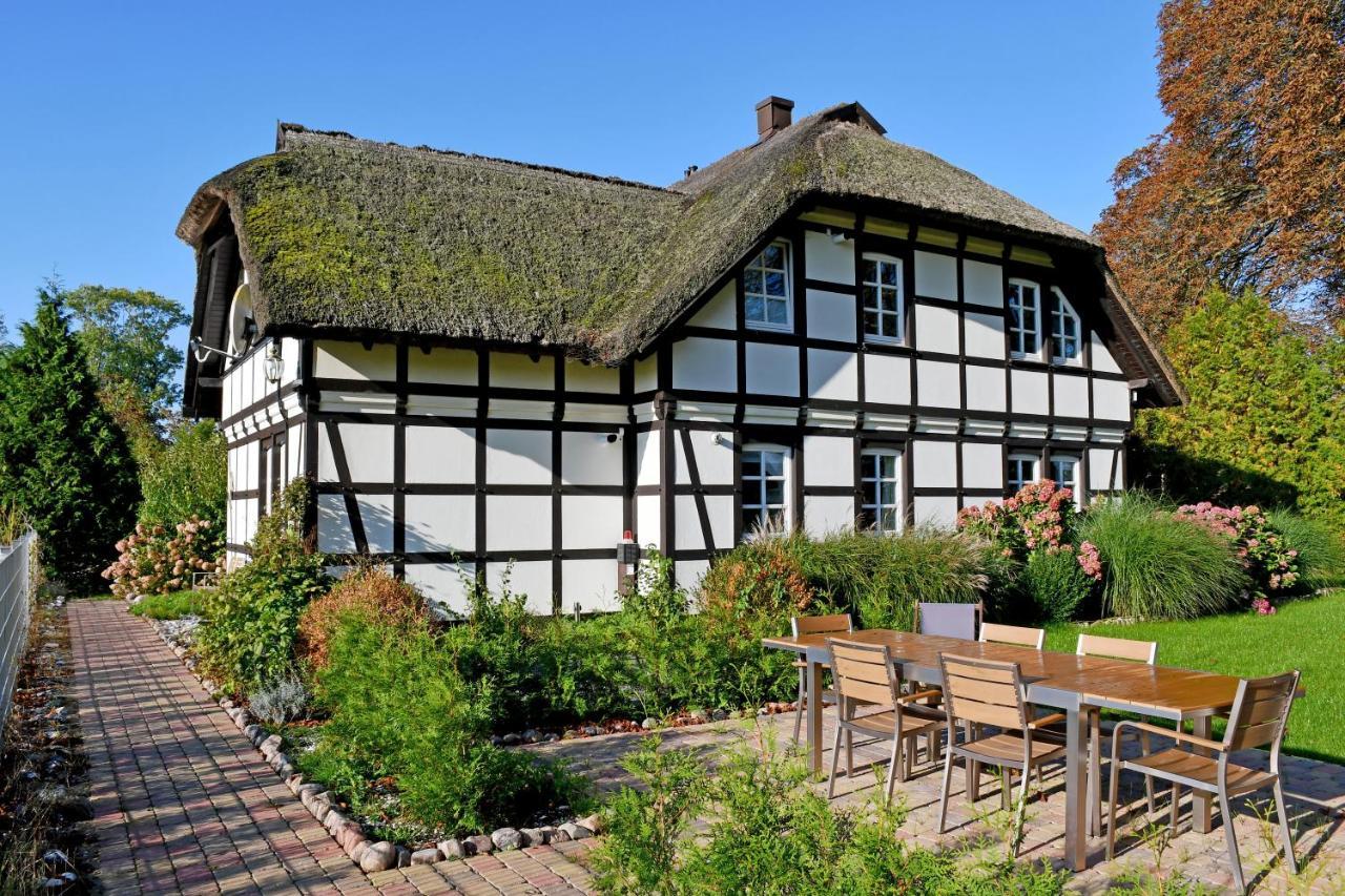 Reetdachfachwerkvilla Am Wiesengrund Bergen Auf Rugen Zewnętrze zdjęcie